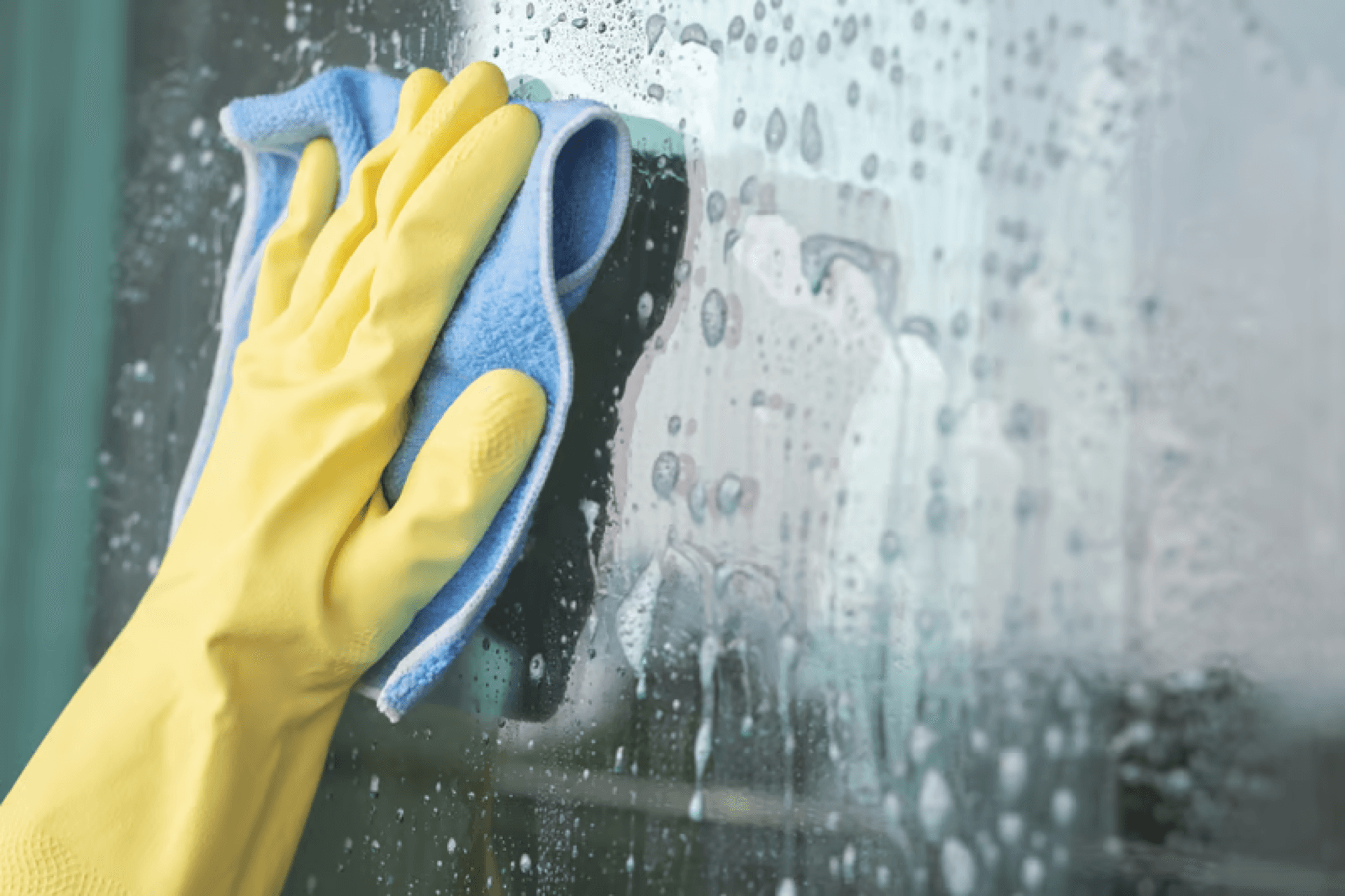 Cleaning the glass of a window in an empty home